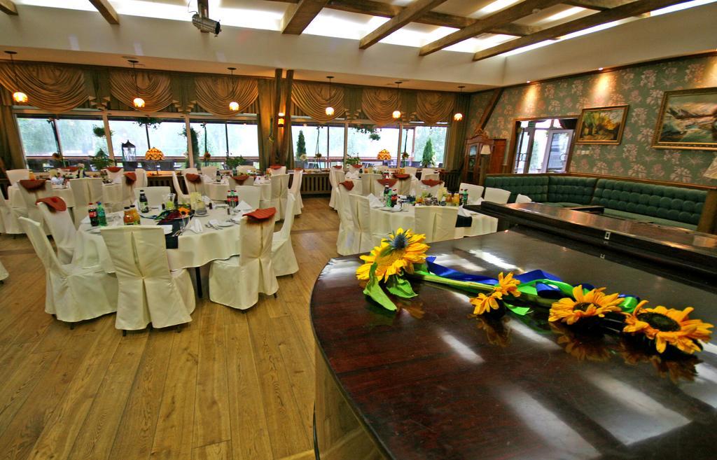 Hotel Niedzwiadek Wdzydze Kiszewskie Luaran gambar