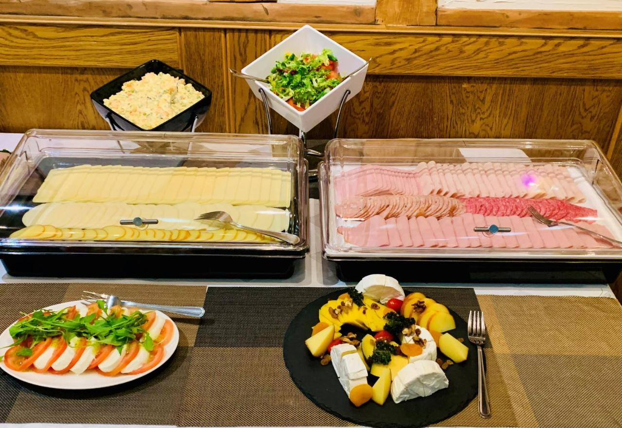 Hotel Niedzwiadek Wdzydze Kiszewskie Luaran gambar