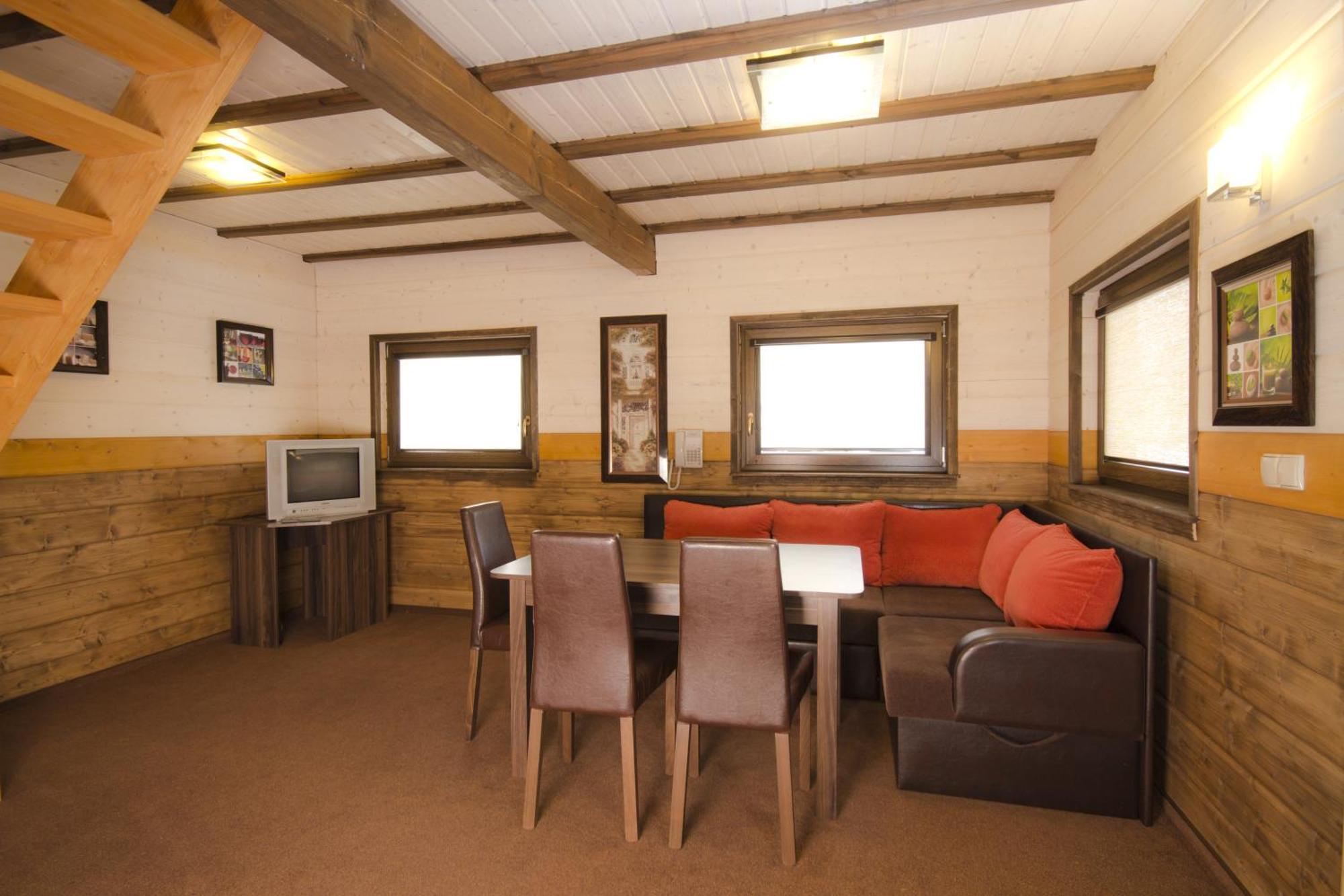 Hotel Niedzwiadek Wdzydze Kiszewskie Bilik gambar