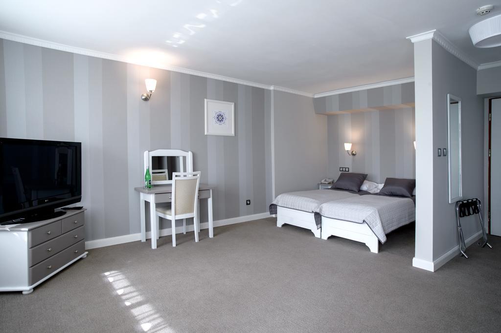 Hotel Niedzwiadek Wdzydze Kiszewskie Luaran gambar