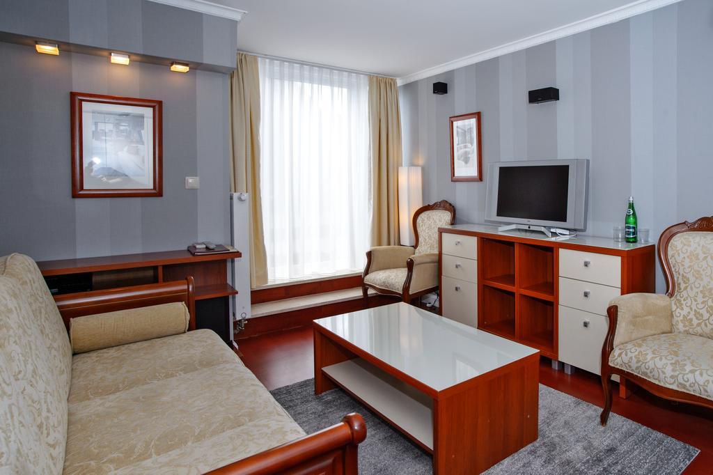 Hotel Niedzwiadek Wdzydze Kiszewskie Luaran gambar